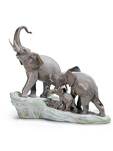 Lladro Classic Sculpture, Elephants Walking Figurine
