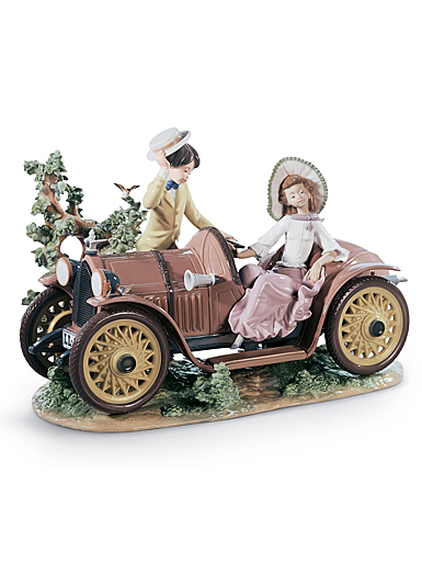 Lladro Classic Sculpture, Young Couple With Car Sculpture. Limited Edition