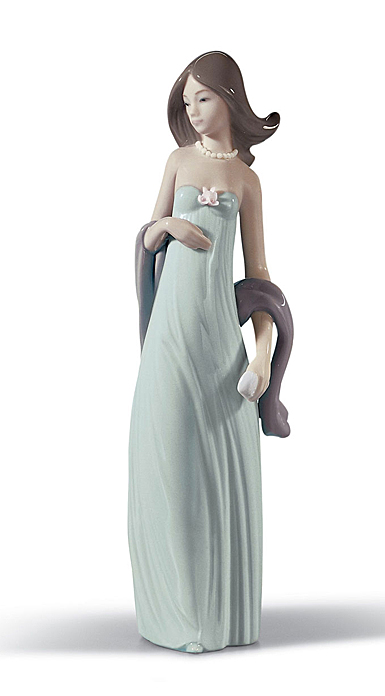Lladro Classic Sculpture, Ingenue Woman Figurine