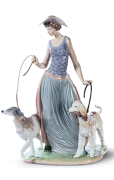 Lladro Classic Sculpture, Elegant Promenade Woman Figurine
