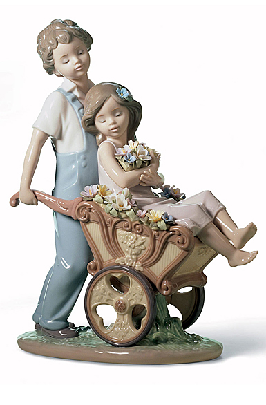 Lladro Classic Sculpture, The Prettiest Of All Couple Figurine