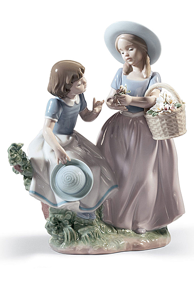 Lladro Classic Sculpture, Girlfriends Figurine