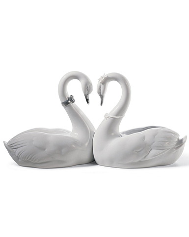 Lladro Classic Sculpture, Endless Love Swans Figurine. Silver Lustre