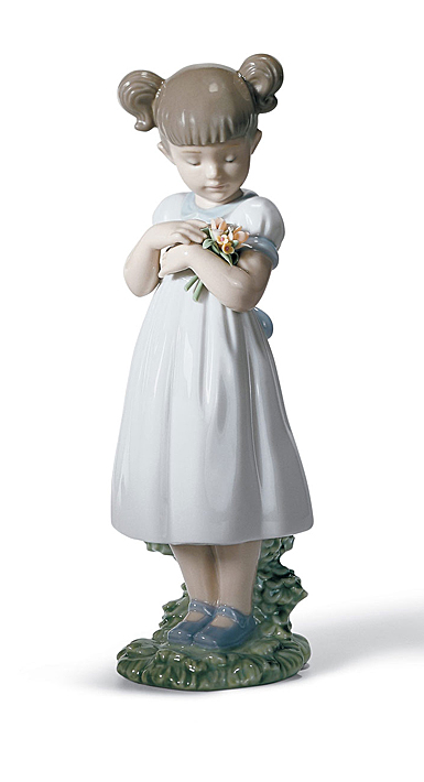 Lladro Classic Sculpture, Flowers For Mommy Girl Figurine