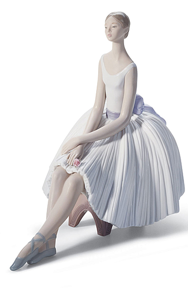 Lladro Classic Sculpture, Refinement Ballet Woman Figurine