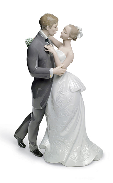 Lladro Classic Sculpture, Lovers' Waltz Couple Figurine