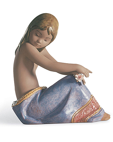 Lladro Classic Sculpture, Island Beauty Girl Figurine
