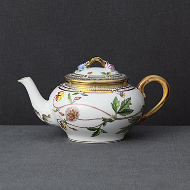 Royal Copenhagen, Flora Danica Tea Pot 1Qt, Limited Edition