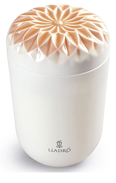 Lladro Light And Fragrance, Echoes Of Nature Candle. Gardens Of Valencia Scent