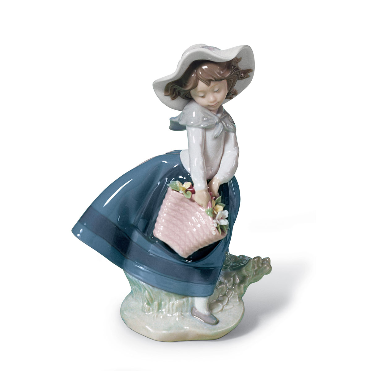 Lladro Classic Sculpture, Pretty Pickings Girl Figurine