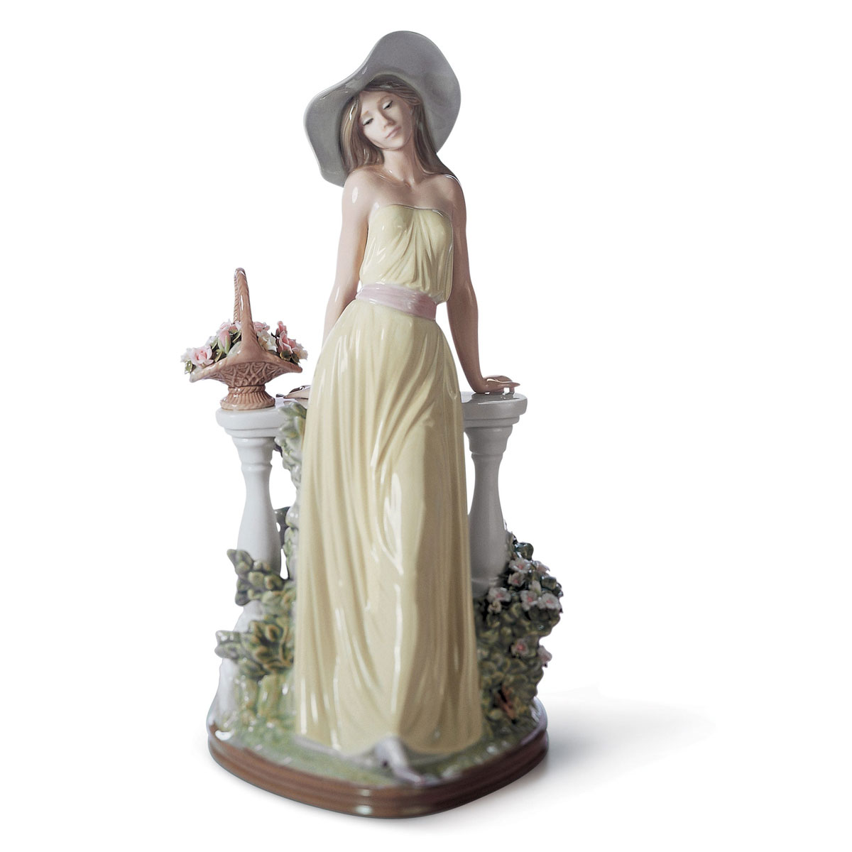 Lladro Classic Sculpture, Time For Reflection Woman Figurine