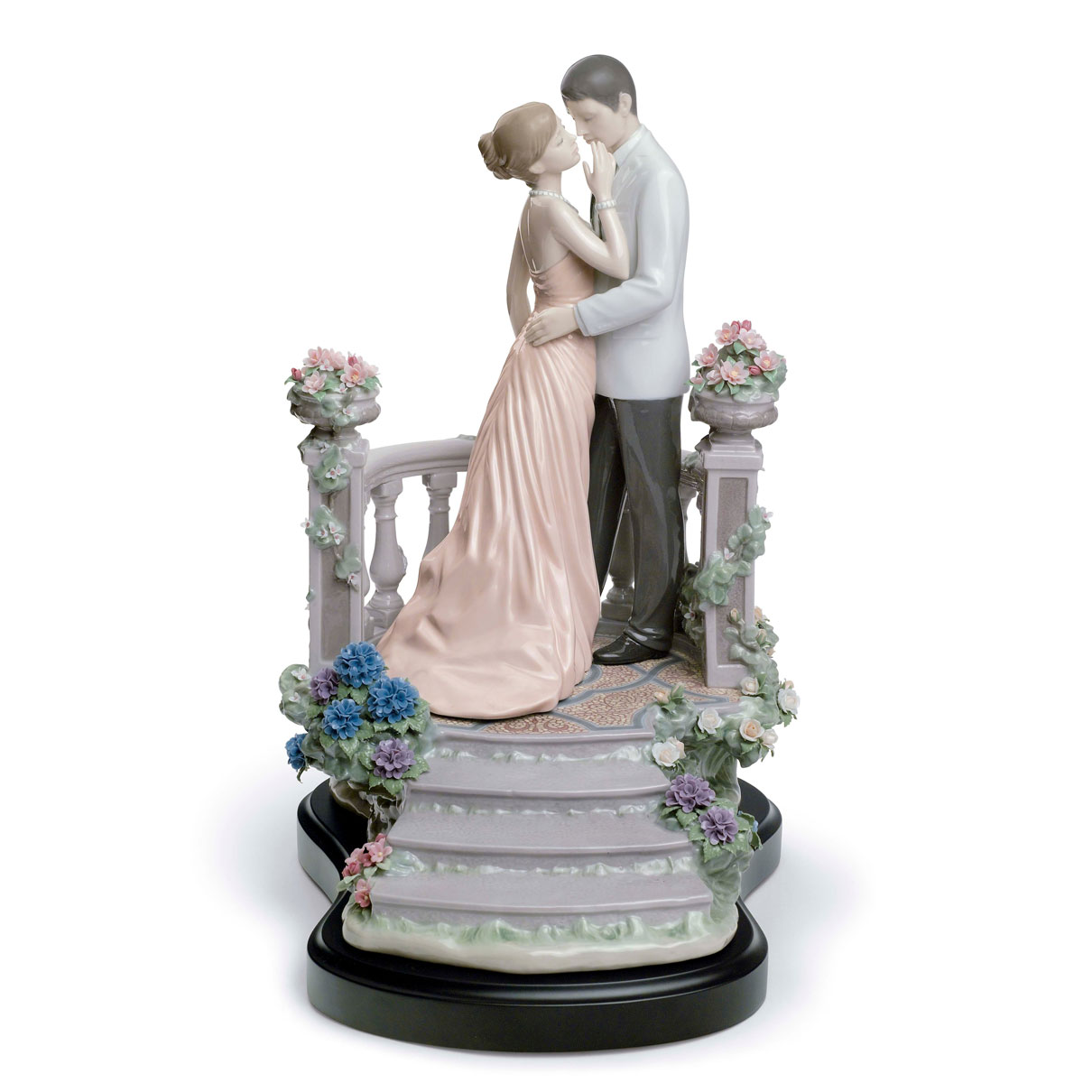 Lladro Classic Sculpture, Moonlight Love Couple Figurine. Limited Edition