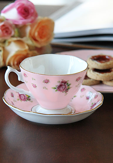 Royal Albert New Country Roses Pink Vintage Formal Teacup & Saucer Boxed Set