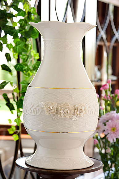 Belleek Magnolia Vase, Annual Piece 2013