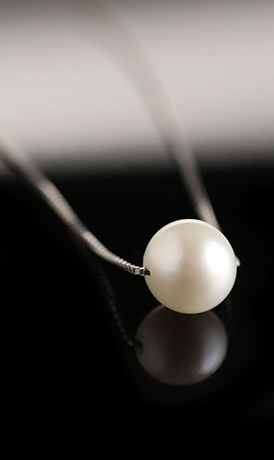 Cashs Ireland, White Luster Pearl Necklace with Square Snake Sterling Silver Chain